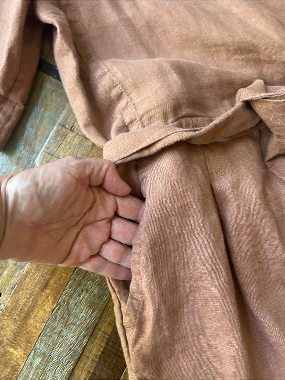 EVERLANE-The wrap jumpsuit in linen. Carob Brown. - Picture 5 of 16